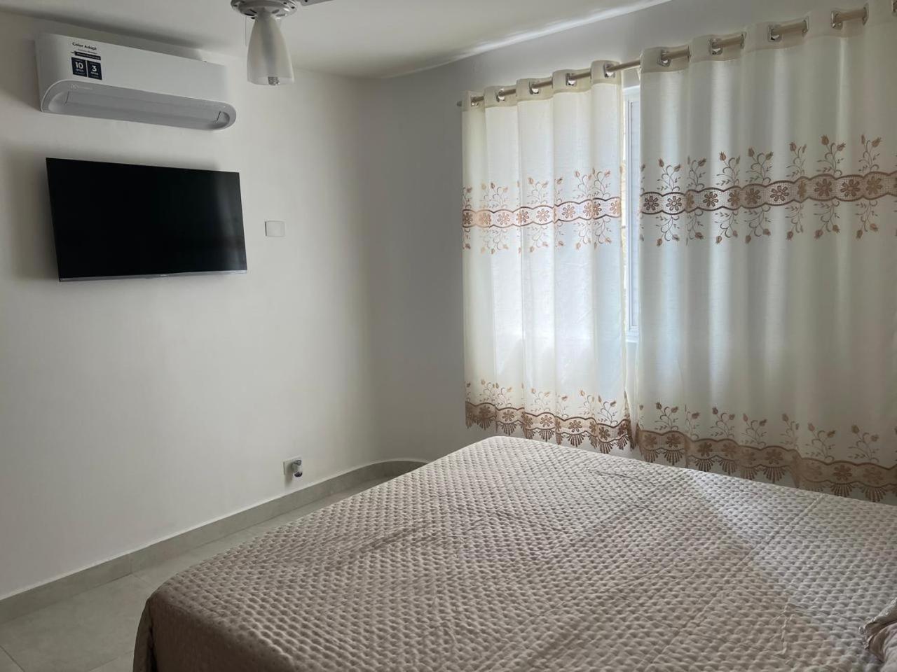 Beleza De Apartamento 300 Metros Da Praia Гуаружа Екстер'єр фото