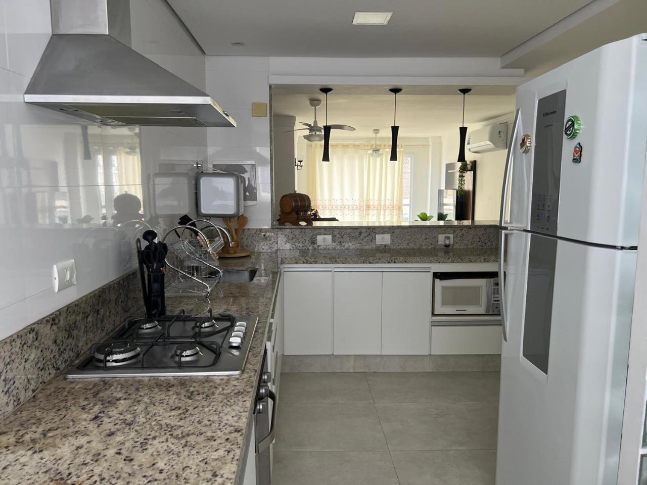 Beleza De Apartamento 300 Metros Da Praia Гуаружа Екстер'єр фото