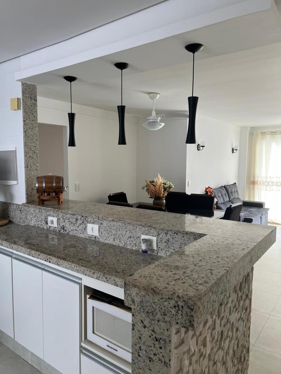 Beleza De Apartamento 300 Metros Da Praia Гуаружа Екстер'єр фото